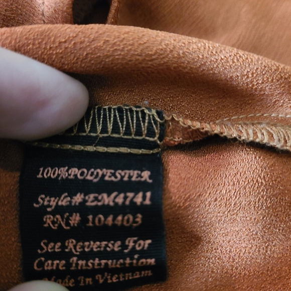 Cropped Short Puff Sleeve Blouse - Picture 7 of 9